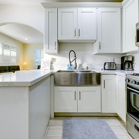 Stylish Modern Home, Ac, Parking & Near Fwys Санта-Ана Экстерьер фото