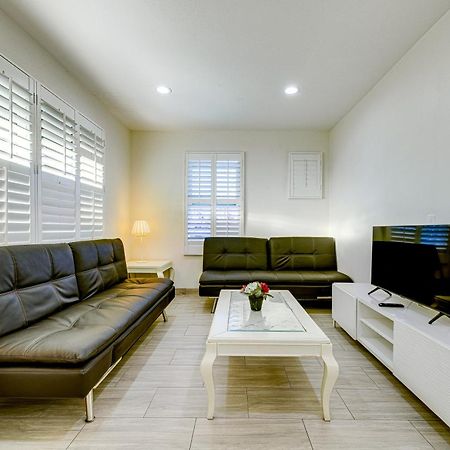 Stylish Modern Home, Ac, Parking & Near Fwys Санта-Ана Экстерьер фото
