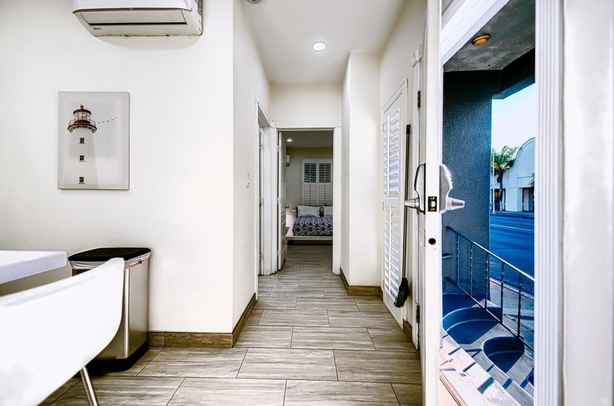 Stylish Modern Home, Ac, Parking & Near Fwys Санта-Ана Экстерьер фото